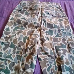 HIGH-RISE CARGO PANTS IN CAMO (Madewell)